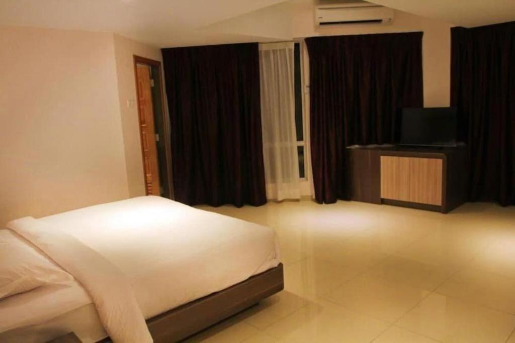 Ktc Hotel Sungkai Exterior photo