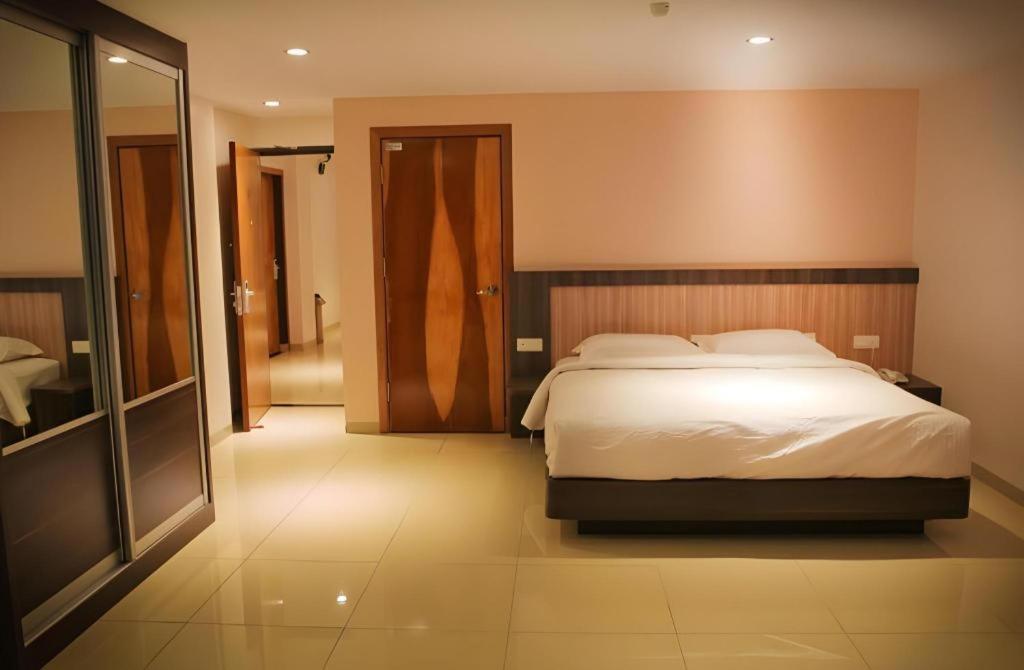 Ktc Hotel Sungkai Exterior photo